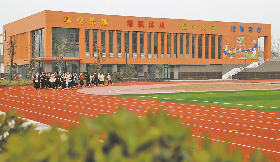 新启用的谷山学校缓解学位压力。